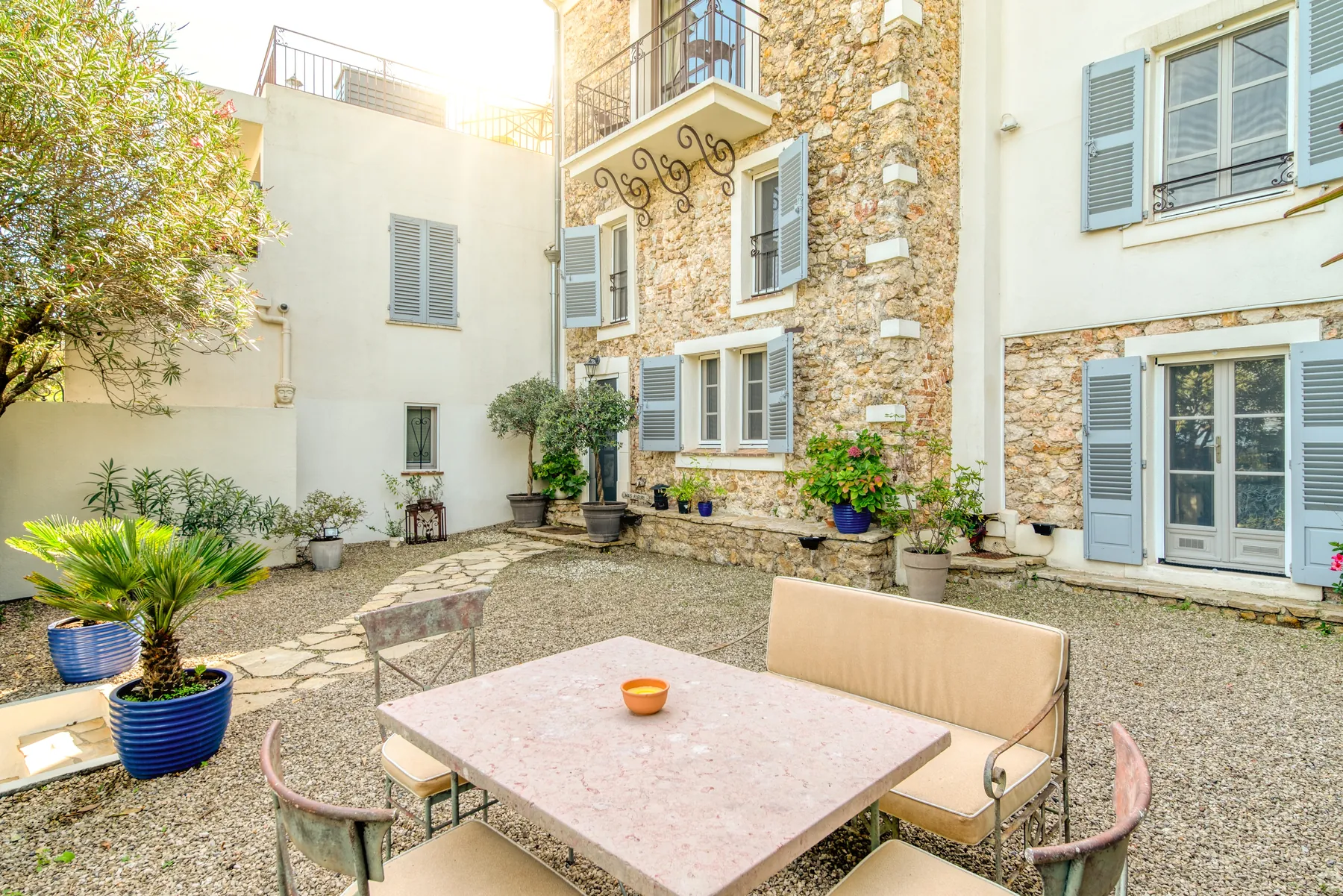 The Provençal courtyard at Mas Fleuri